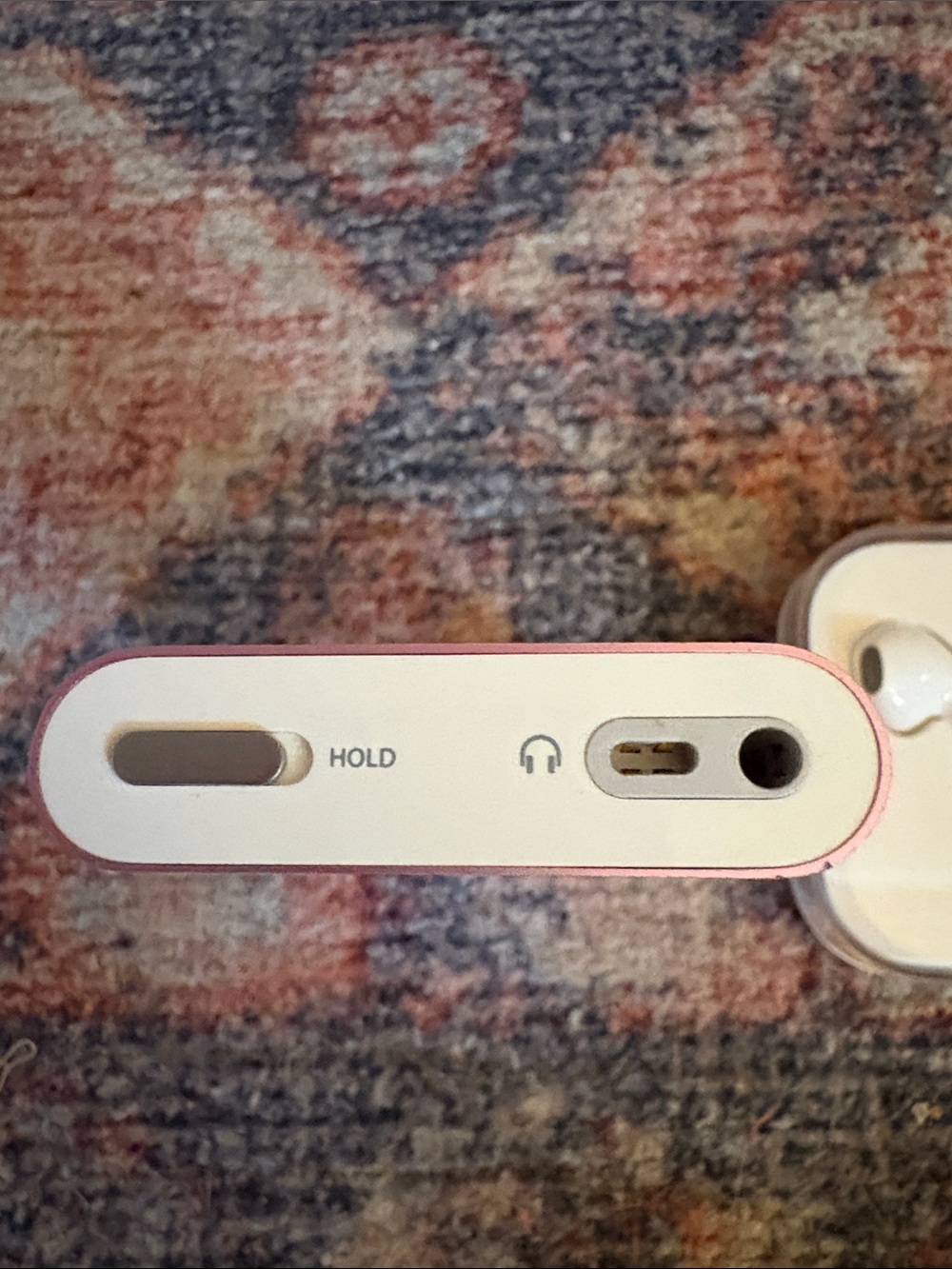 Apple Pink iPod nano with White Earbuds - Picture 4 of 6